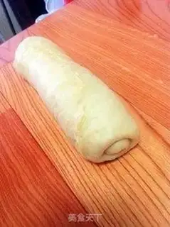 Make Egg crown toast step 6