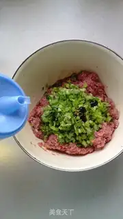 Make Celtic beef buns step 8