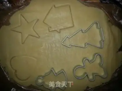 Make Christmas frosting cookies step 6