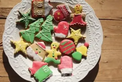Make Christmas frosting cookies step 12