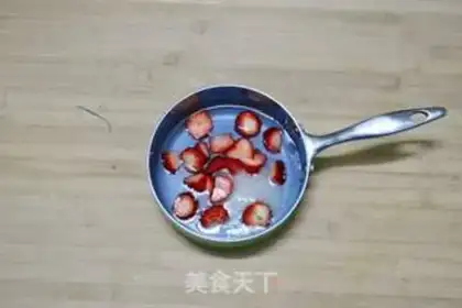 Make Christmas Jell-O Cup step 1