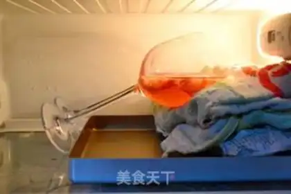 Make Christmas Jell-O Cup step 5