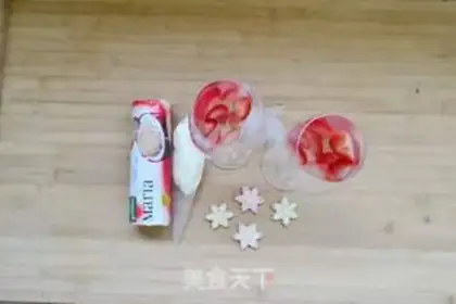 Make Christmas Jell-O Cup step 6
