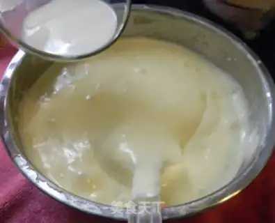 Make Cake rolls of fresh fruit step 4
