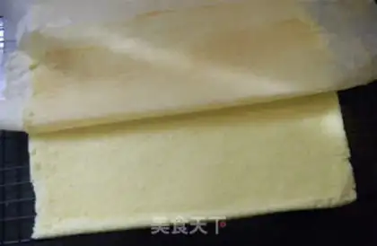 Make Cake rolls of fresh fruit step 6