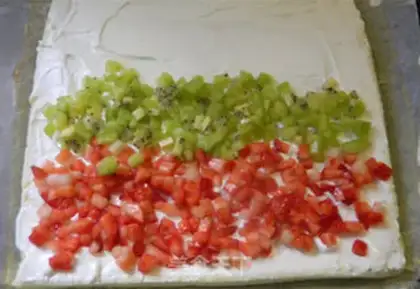 Make Cake rolls of fresh fruit step 10