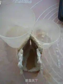 Make Christmas gingerbread house step 10