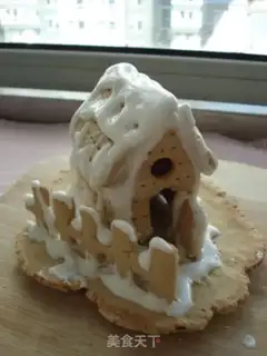Make Christmas gingerbread house step 12