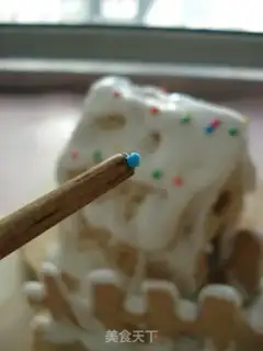 Make Christmas gingerbread house step 13