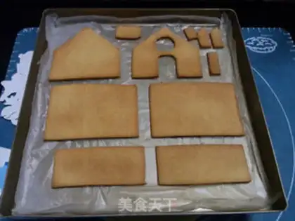 Make Gingerbread house step 20