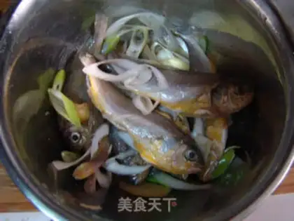 Make The yellowfish step 1