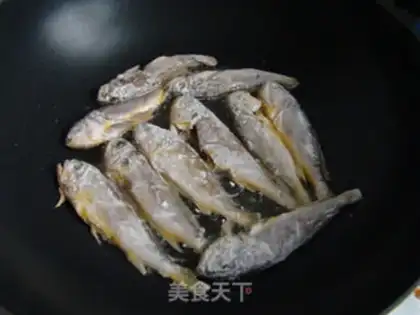 Make The yellowfish step 3