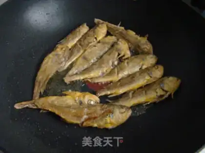 Make The yellowfish step 4