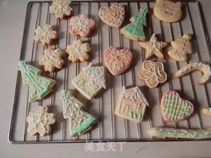 Make Christmas frosting cookies step 11