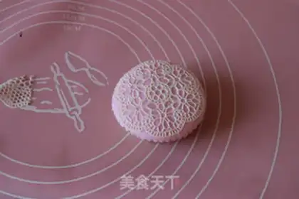 Make Lacey rolls sugar cake step 15