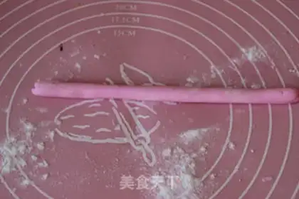 Make Lacey rolls sugar cake step 16