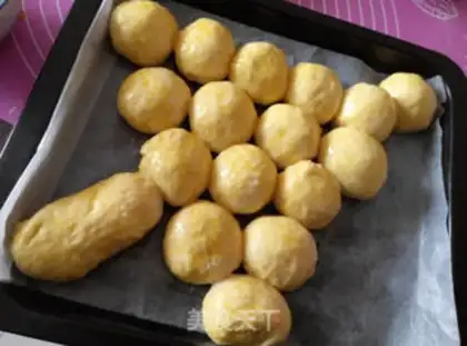 Make Christmas bread step 8
