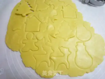 Make Christmas frosting cookies step 6