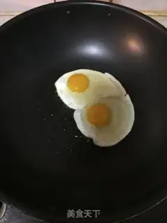Make Porridge peppers and eggs step 1
