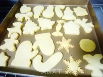 Make Christmas frosting cookies step 10