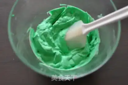 Make Christmas Ring Cake step 10