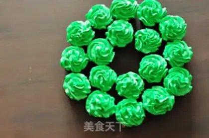 Make Christmas Ring Cake step 12