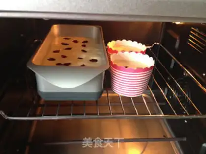 Make Cranberry walnut cake step 7