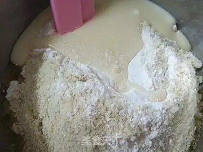 Make Christmas cream almond cookies step 5