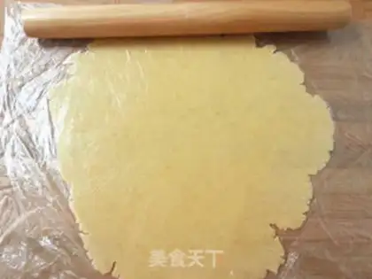 Make Christmas cream almond cookies step 7