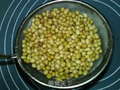 Make Black peanut apple soy step 1