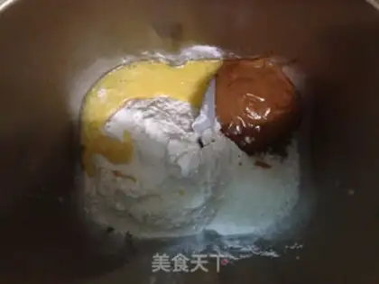Make Chinese caramel butter sauce toast step 3