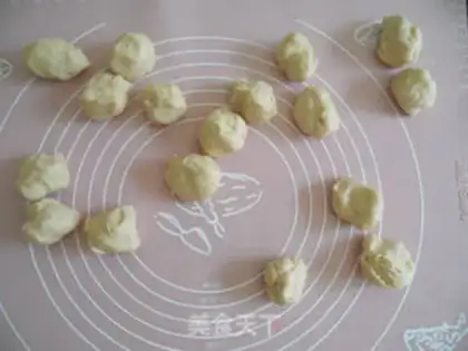 Make Christmas bread step 4