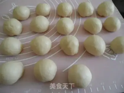 Make Christmas bread step 5