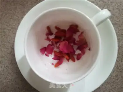 Make A rose-colored tea step 3