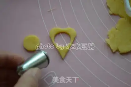 Make Glass heart cookies step 5