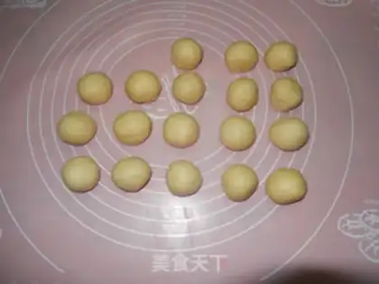 Make Christmas bread step 7