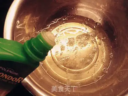 Make Christmas stake cake roll step 1