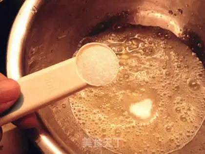 Make Christmas stake cake roll step 2