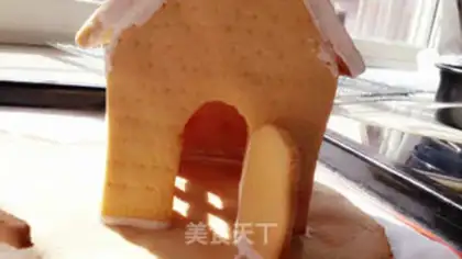 Make Christmas gingerbread house step 7