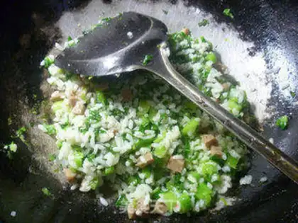Make Beefball oil and rice step 9
