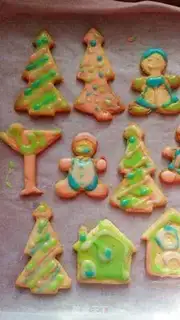 Make Baby-to-child game -- making Christmas cream cookies step 15
