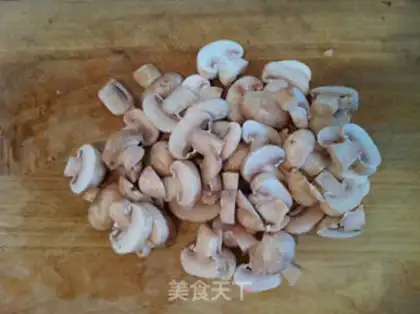 Make Eggs fried with mushrooms step 1