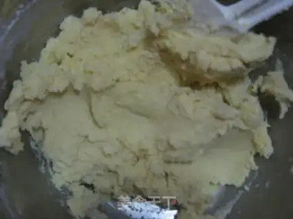 Make Light cream cookies step 5