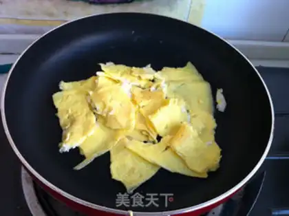 Make Eggs fried with mushrooms step 5