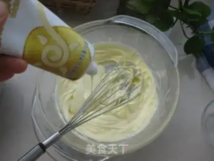 Make A flower of pretzels step 1