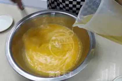 Make Heavy-oil cupcakes step 1