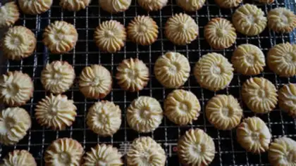 Make Light cream cookies step 9