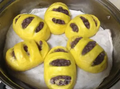 Make Pumpkin bean bun step 5