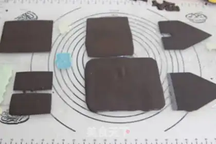 Make Christmas chocolate house step 1