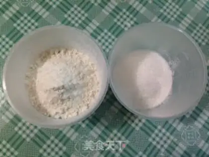 Make Strawberry birthday cake step 2